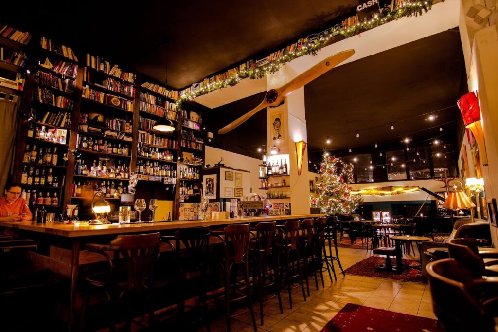 cafe bar pilotu prague 5